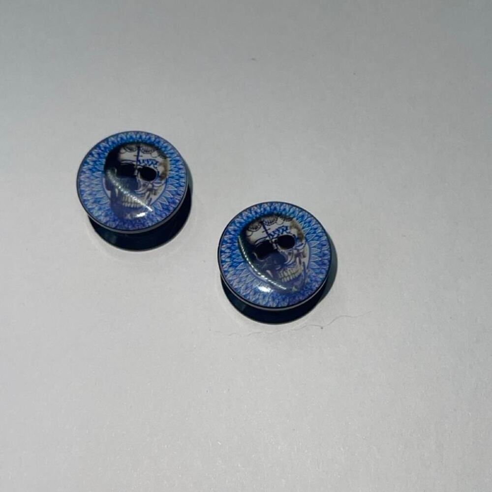 Black double flared plugs with